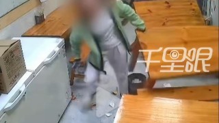 体育APP-嚣张过头！“小仙女”蹭网借钱遭拒，掀桌砸餐厅？后续直接拘留！