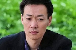 开云官网-朱媛媛去世不到一年，52岁辛柏青现身春晚彩排，恶心的一幕出现了