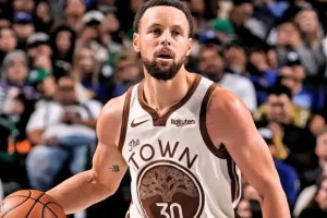 库里首节比赛替补登场三分3投1中，得到3分2篮板1封盖