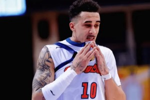 开云官网-奎因全场18中6，三分6中0得到14分2篮板6助攻2抢断1盖帽